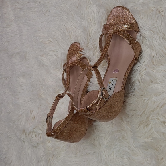 Steve Madden Girls Sandals - Picture 2 of 8
